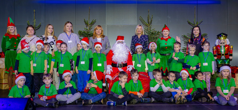 Dwujęzyczna zabawa! Ponad 350 dzieci z całego regionu na mikołajkowym finale w Targach Kielce!