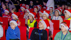 Dwujęzyczna zabawa! Ponad 350 dzieci z całego regionu na mikołajkowym finale w Targach Kielce!