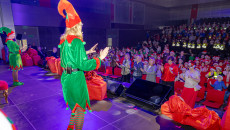 Dwujęzyczna zabawa! Ponad 350 dzieci z całego regionu na mikołajkowym finale w Targach Kielce!