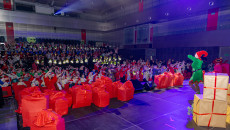 Dwujęzyczna zabawa! Ponad 350 dzieci z całego regionu na mikołajkowym finale w Targach Kielce!