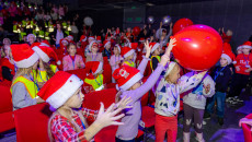 Dwujęzyczna zabawa! Ponad 350 dzieci z całego regionu na mikołajkowym finale w Targach Kielce!