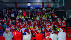 Dwujęzyczna zabawa! Ponad 350 dzieci z całego regionu na mikołajkowym finale w Targach Kielce!