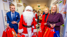 Mikołajkowa wizyta w Szpitaliku Dziecięcym. Książki i pluszaki dla najmłodszych pacjentów