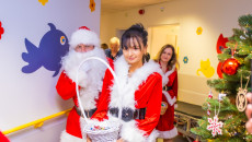 Mikołajkowa wizyta w Szpitaliku Dziecięcym. Książki i pluszaki dla najmłodszych pacjentów