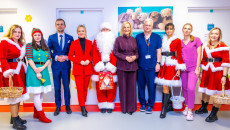 Mikołajkowa wizyta w Szpitaliku Dziecięcym. Książki i pluszaki dla najmłodszych pacjentów