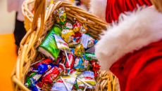 Mikołajkowa wizyta w Szpitaliku Dziecięcym. Książki i pluszaki dla najmłodszych pacjentów