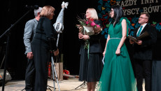 Marszałek Renata Janik z wyróżnieniem „Przyjaciel Osób Niepełnosprawnych”. Wzruszający Koncert Papieski w Rudkach