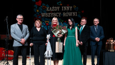 Marszałek Renata Janik z wyróżnieniem „Przyjaciel Osób Niepełnosprawnych”. Wzruszający Koncert Papieski w Rudkach