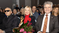 Marszałek Renata Janik z wyróżnieniem „Przyjaciel Osób Niepełnosprawnych”. Wzruszający Koncert Papieski w Rudkach