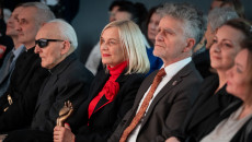 Marszałek Renata Janik z wyróżnieniem „Przyjaciel Osób Niepełnosprawnych”. Wzruszający Koncert Papieski w Rudkach