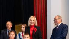 Marszałek Renata Janik z wyróżnieniem „Przyjaciel Osób Niepełnosprawnych”. Wzruszający Koncert Papieski w Rudkach