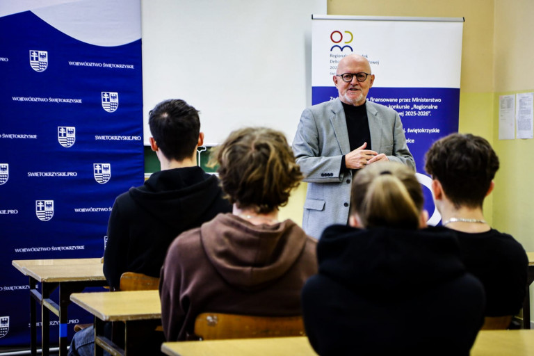 Zajęcia o polskiej służbie zagranicznej w skarżyskich szkołach