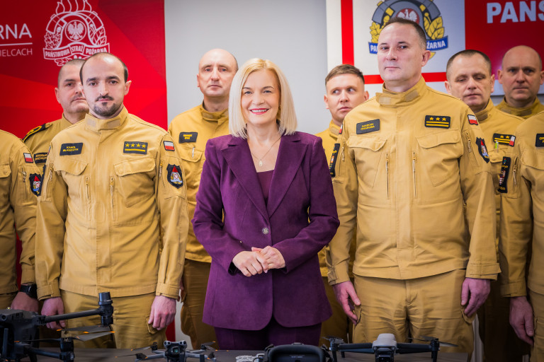 Nowoczesne drony dla świętokrzyskich strażaków - wsparcie bezpieczeństwa mieszkańców regionu