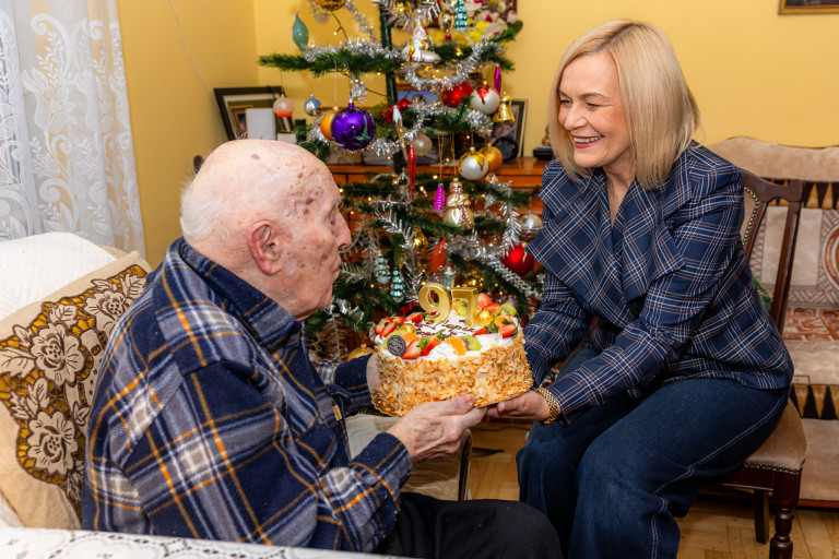 Z wizytą u bohatera. Wzruszające 97. urodziny kombatanta Andrzeja Jachymczyka