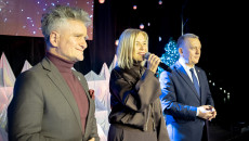 Marszałek województwa Renata Janik, senator Krzysztof Słoń oraz burmistrz Chęcin Robert Jaworski