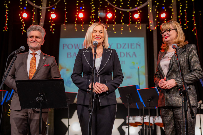 Marszałek województwa Renata Janik, senator Krzysztof Słoń, dyrektor WDK Magdalena Fogiel-Litwinek