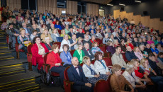 Senior Show - scena w Wojewódzkim Domu Kultury należała do seniorów