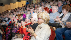 Senior Show - scena w Wojewódzkim Domu Kultury należała do seniorów