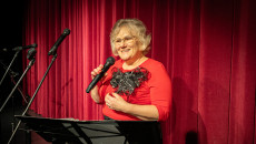 Senior Show - scena w Wojewódzkim Domu Kultury należała do seniorów