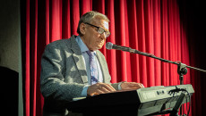 Senior Show - scena w Wojewódzkim Domu Kultury należała do seniorów