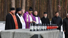 Uroczystości katyńskie na cmentarzu wojennym w Bykowni w Ukrainie