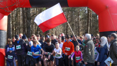 V Bieg Tropem Wilczym w Michniowie z udziałem przewodniczącego Sejmiku Województwa Świętokrzyskiego Andrzeja Bętkowskiego