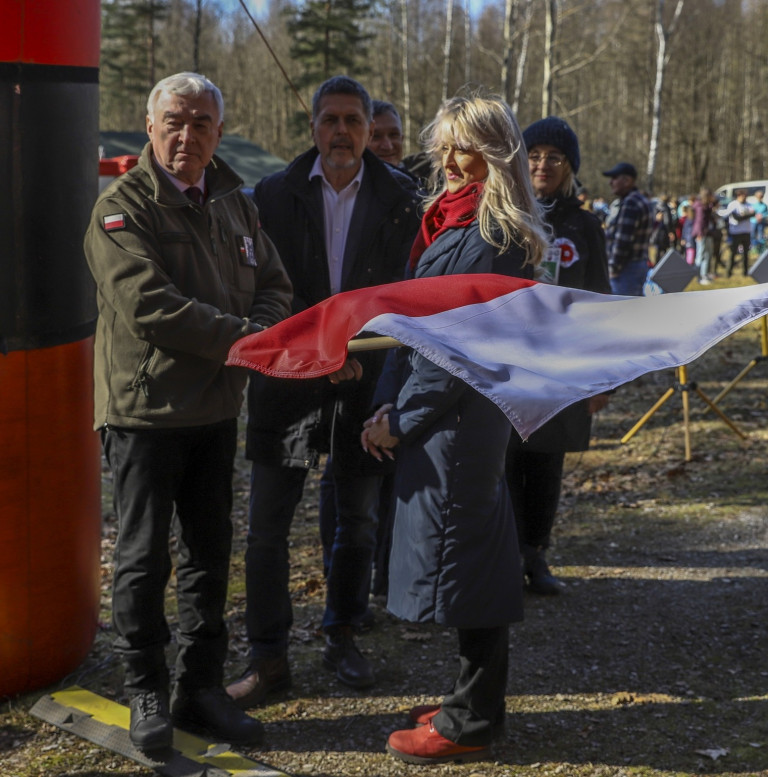 V Bieg Tropem Wilczym w Michniowie z udziałem przewodniczącego Sejmiku Województwa Świętokrzyskiego Andrzeja Bętkowskiego