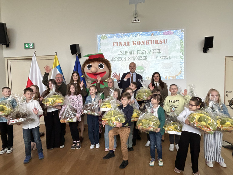Rozstrzygnięto konkurs plastyczny "Zimowy przyjaciel leśnych stworzeń"