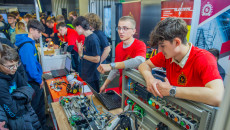 Młodzież wybiera swoją przyszłość! Trzecia edycja wydarzenia „Fach w ręku – to się opłaca”