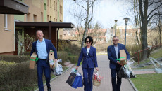 Marszałek Renata Janik z wizytą w rodzinnym domu dziecka