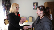 Marszałek Renata Janik z wizytą w rodzinnym domu dziecka