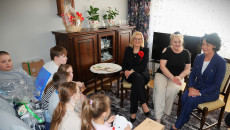 Marszałek Renata Janik z wizytą w rodzinnym domu dziecka