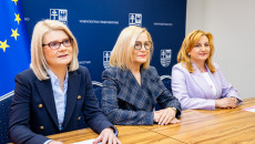 Marszałek województwa świętokrzyskiego Renata Janik, członek Zarządu Województwa Świętokrzyskiego Anita Koniusz, dyrektor Departamentu Wdrażania Europejskiego Funduszu Społecznego Urzędu Marszałkowskiego Katarzyna Kubicka