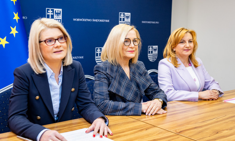 Marszałek województwa świętokrzyskiego Renata Janik, członek Zarządu Województwa Świętokrzyskiego Anita Koniusz, dyrektor Departamentu Wdrażania Europejskiego Funduszu Społecznego Urzędu Marszałkowskiego Katarzyna Kubicka