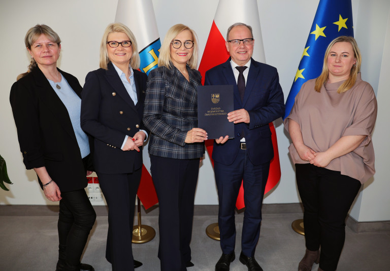 Blisko 1,3 mln zł z funduszy unijnych na wsparcie rodzin w gminie Nowa Słupia. W Rudkach powstanie nowoczesna świetlica dla dzieci!