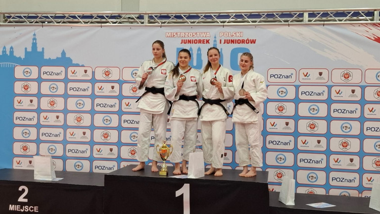 Zawodniczki Wagi 63 Kg Podczas Dekoracji Urszula Woźniak Pierwsza Od Prawej