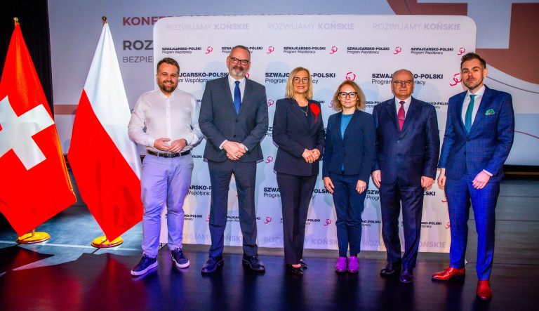 Uczestnicy Konferencji I Prelegenci W Gronie Marszałek Renata Janik