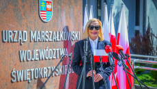 Symbole jedności i dumy! Uroczyste podniesienie flag przed Urzędem Marszałkowskim