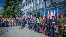 Symbole jedności i dumy! Uroczyste podniesienie flag przed Urzędem Marszałkowskim