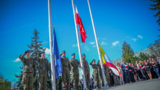 Symbole jedności i dumy! Uroczyste podniesienie flag przed Urzędem Marszałkowskim