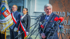 Symbole jedności i dumy! Uroczyste podniesienie flag przed Urzędem Marszałkowskim