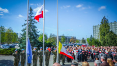 Symbole jedności i dumy! Uroczyste podniesienie flag przed Urzędem Marszałkowskim