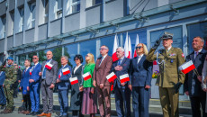 Symbole jedności i dumy! Uroczyste podniesienie flag przed Urzędem Marszałkowskim