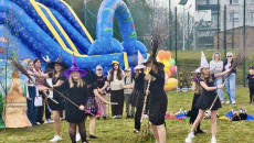 Na boisku przy Szkole Podstawowej w Gnojnie odbyło się wydarzenie plenerowe „Dzień Rodziny”