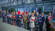 Symbole jedności i dumy! Uroczyste podniesienie flag przed Urzędem Marszałkowskim