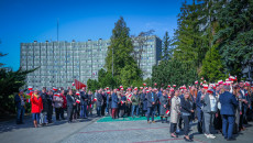 Symbole jedności i dumy! Uroczyste podniesienie flag przed Urzędem Marszałkowskim