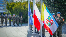 Symbole jedności i dumy! Uroczyste podniesienie flag przed Urzędem Marszałkowskim
