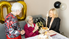 Wyjątkowy jubileusz w gminie Piekoszów. Marszałek Renata Janik z gratulacjami u 100-latki