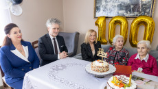Wyjątkowy jubileusz w gminie Piekoszów. Marszałek Renata Janik z gratulacjami u 100-latki