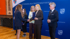 Wręczono stypendia dla wybitnych uczniów ze świętokrzyskich szkół